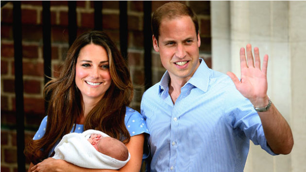 William & Kate Show Royal Baby to the World