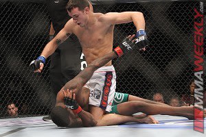 Myles Jury has the upperhand against Diego Sanchez. (MMA Weekly)
