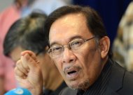 Anwar Ibrahim, Malaysia's opposition leader, speaks at his party's head office in Petaling Jaya on May 7, 2013. He says Tuesday he is putting on hold plans to step aside as opposition leader, saying he wants to spearhead a fight against poll results he says were tainted by fraud