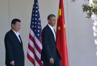 US President Barack Obama welcomes Chinese President Xi Jinping for their bilateral meeting at the Annenberg Retreat at Sunnylands in Rancho Mirage, California, on June 7, 2013. Ditching the crushing formality of US-China summits, Xi and Obama met in Rancho Mirage, California, a playground of past presidents and the powerful