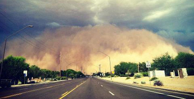 Impresionante Tormenta de Polvo golpea a  Arizona, EE.UU. Haboob-Reed-Timmer-Facebook_crop