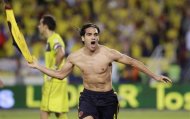 Radamel Falcao Garcia of Colombia celebrates a goal against Chile during their 2014 World Cup qualifying match in Barranquilla, October 11, 2013. REUTERS/John Vizcaino