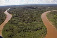 La represa Belo Monte, que tendrá una potencia máxima de 11.233 megavatios cuando sea concluida, ha motivado numerosas manifestaciones de las comunidades ribereñas y los indios. EFE/Archivo