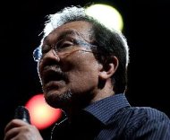 Buat pendirian dalam debat isu Allah, kata Anwar kepada Najib