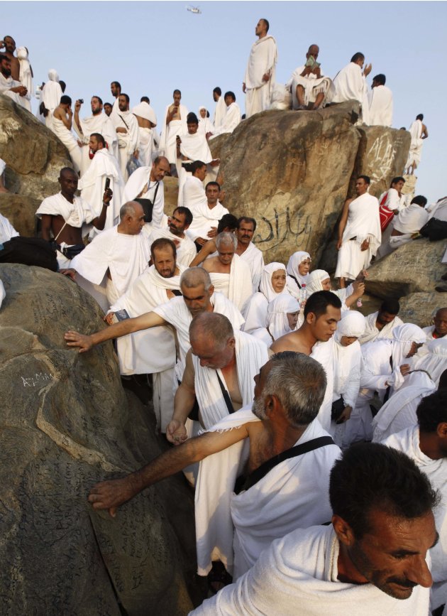 Muslim pilgrims climb down …