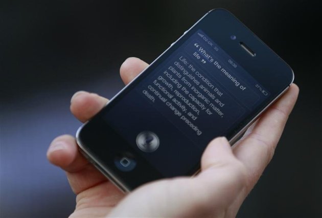 Luke Peters demonstrates Siri, an application which uses voice recognition and detection on the iPhone 4S, outside the Apple store in Covent Garden, London October 14, 2011. REUTERS/Suzanne Plunkett