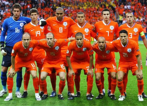 من هولندا 1976 إلى 2008، تاريخ طويل من المنتخبات التي أدار الحظ ظهره لها Netherlands-2008-jpg-224209-jpg_154122