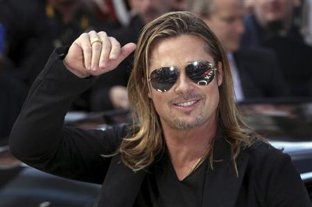 Brad Pitt waves upon arrival for the world premiere of his film "World War Z" in London June 2, 2013. REUTERS/Neil Hall