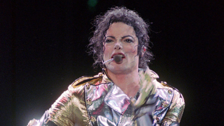 AEG Live diz que Michael Jackson ganharia entre US$ 22 a 30 milhões com turnê 34b7f840ac7eab17370f6a706700141e