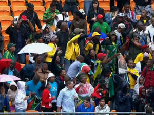 Raw: Crowds Arrive for Mandela Memorial