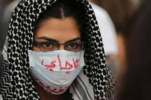 A woman wears a mask during a protest denouncing Lebanon&#39;s&nbsp;&hellip;