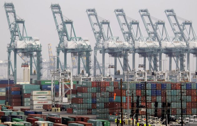 Crippling strike at LA ports ends; deal reached - Yahoo! News
