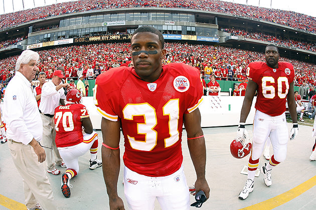 Priest Holmes: Concussions changed color of sky Yahoo_Priest-holmes