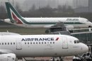 Una aereo Alitalia e uno Air France