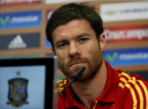 El centrocampista de la selección española de fútbol Xabi Alonso durantejuna rueda de prensa en la sede de España durante la pasada Eurocopa. EFE/Archivo