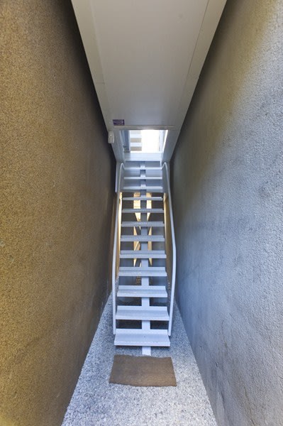 World&#39;s thinnest house Keret stairway