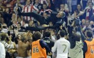 Pemain Madrid Lempar Mourinho ke Udara Mirip Guardiola