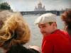 Την πρώτη φωτογραφία του Εντουαρντ Σνόουντεν με φόντο τα αξιοθέατα της Μόσχας έδωσε στη δημοσιότητα το ρωσικό κανάλι Rossiya 24 που πρόβαλε και το σχετικό βίντεο