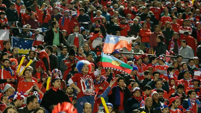 Fans of Chile wait for the beginning of Copa America quarterfinal soccer match between Chile and Uruguay at the National Stadium in Santiago, Chile, Wednesday June 24, 2015. (AP Photo/Luis Hidalgo)