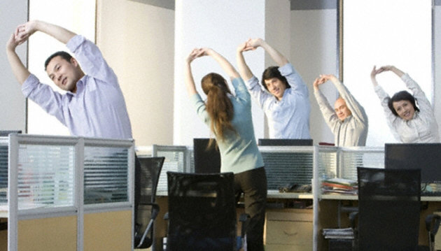جدول أسبوعي رياضي للمرأة العاملة  Office-exercises-to-lose-weight1-jpg_163416