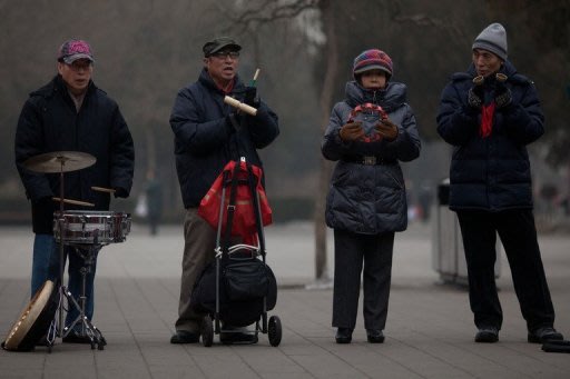Véritable bombe à retardement, la démographie vieillissante de la Chine menace d'en faire un "pays de vieux" avant d'en faire un pays riche, sa population en âge de travailler ayant entamé son déclin en 2012