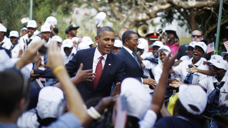 U.S. President Obama greets well-wishers alongside Tanzania's President Kikwete as they arrive at the State House in Dar es Salaam