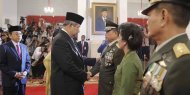Cium tangan Letjen Budiman kepada SBY dipersoalkan