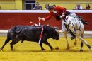 El rejoneador Pablo Hermosa de Mendoza en el primer toro de la sexta corrida de la Feria de San Mateo de Logroño. EFE/Archivo