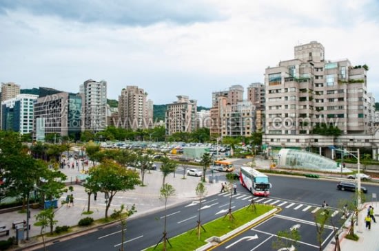 台灣商業區頻蓋豪宅 反應都會結構性問題