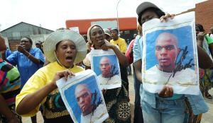 Protesters hold portraits of Mozambican taxi driver&nbsp;&hellip;