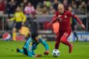 Arsenal's Czech goalkeeper Petr Cech (L) and Bayern Munich's Dutch midfielder Arjen Robben vie for the ball during the UEFA Champions League Group F second-leg football match in Munich, southern Germany, on November 4, 2015