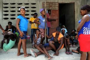 Mileyda Benacio (C), with other Haitians deported from&nbsp;&hellip;
