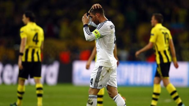 Real Madrid's Sergio Ramos (R) and Borussia Dortmund's Mario Goetze fight for a high ball during their Champions League semi-final first leg match in Dortmund April 24, 2013. (Reuters)