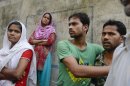 Bangladesh fire kills 8 as collapse toll hits 950