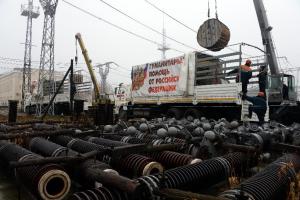 Employees of the Russian Emergency Ministry unload &hellip;