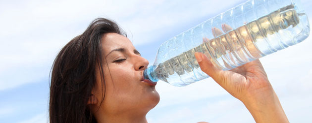 Bere acqua prima dei pasti aiuta a dimagrire