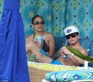 J.Lo y su novio Casper/Daily Mail-SplashNews
