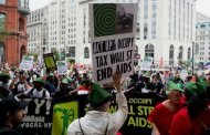Manifestantes pedem em Washington uma mobilização econômica para erradicar a Aids