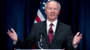 ap asa hutchinson gun control nra thg 130402 wblog NRA Backed School Safety Review Recommends Arming Educators