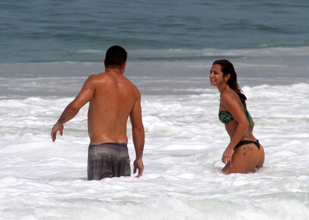 Ronaldo e namorada praia
