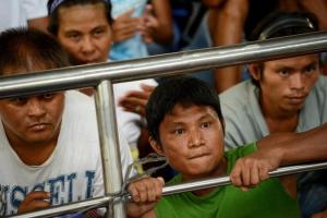 Typhoon survivors watch the boxing match between …