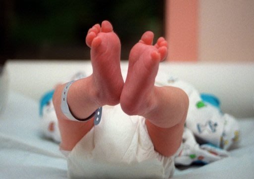 Un nouveau-né a été enlevé mardi vers 21h30 dans une maternité de Nancy par une femme vêtue comme un membre du personnel hospitalier, a-t-on appris mercredi matin auprès de l'hôpital et du parquet