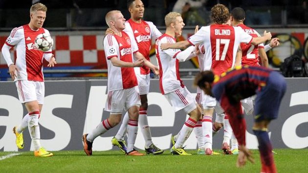 La alegría del Ajax en el gol de Serero al Barça.