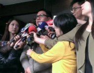 鼎王開放烏日工廠供媒體拍攝過程添加雞湯塊