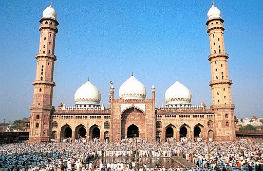 Masjid Taj Ul di Bhopal antara masjid yang paling besar di benua Asia.