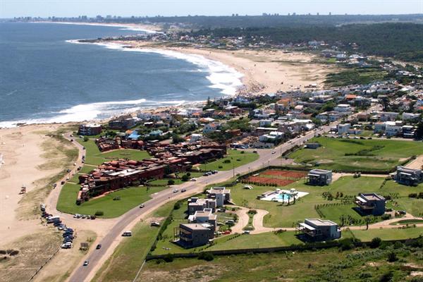 Una típica postal de Punta del Este, que los uruguayos esperan mantener este verano