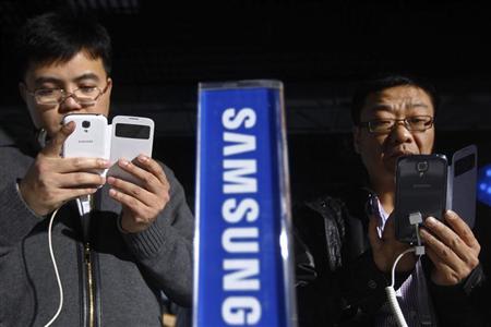 Guests test the Samsung Galaxy S4 mobile phones during a event to mark the release of the phone into the Chinese market at a showroom in Beijing April 19, 2013. REUTERS/Barry Huang