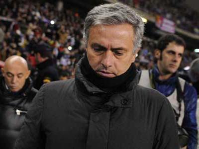 Madrid Resmi Berhentikan Mourinho