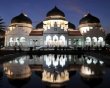 Masjid Besar Baiturrahman di Banda Acheh, Indonesia telah dibakar habis apabila Acheh diserang kuasa Belanda pada tahun 1873. Namun, ia telah dibina balik satu dekad kemudian. Ia antara masjid yang pa