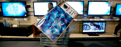 Customers browse through dozens of flat screen TVs at Best Buy on November 26, 2010 in Fort Worth (AP)